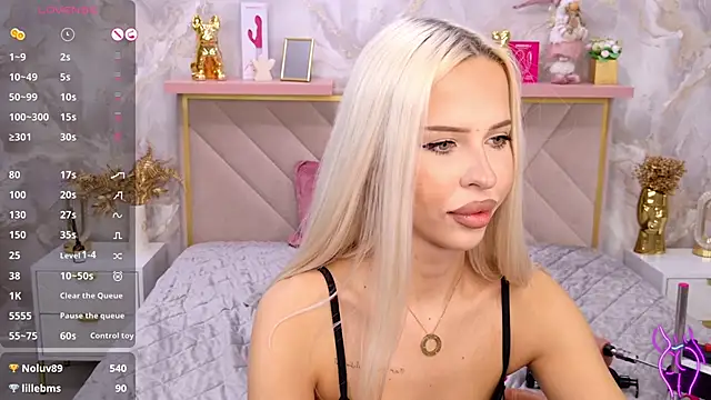 EvaXElfi online show from March 2026 02:04:02 AM