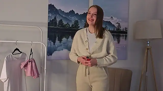 Snapshot of AraSuits chatting on February 2026 06:01:02 AM AraSuits online show from February 2026 06:01:02 AM