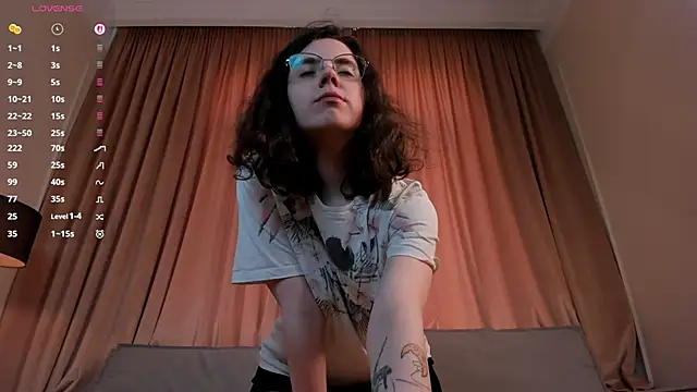 Snapshot of MuiEagan chatting on April 2026 11:48:01 AM MuiEagan online show from April 2026 11:48:01 AM