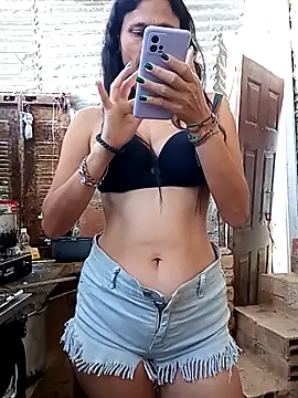 Snapshot of yuliitza4 chatting on April 2026 02:08:01 PM yuliitza4 online show from April 2026 02:08:01 PM