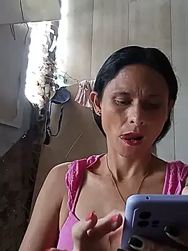 Snapshot of yuliitza4 chatting on May 2026 02:01:02 PM yuliitza4 online show from May 2026 02:01:02 PM