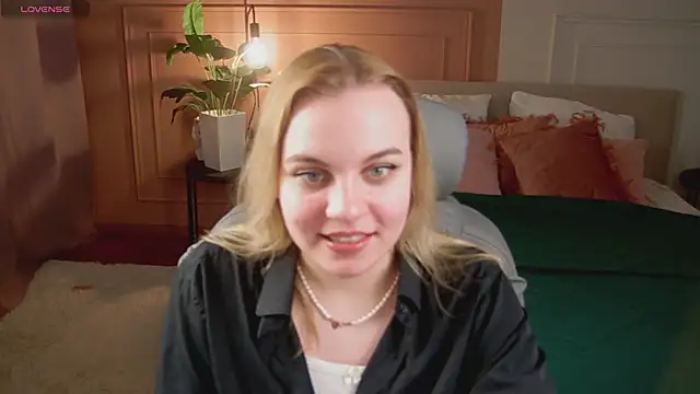 Snapshot of Glow_Margo chatting on April 2026 01:09:02 AM Glow Margo online show from April 2026 01:09:02 AM