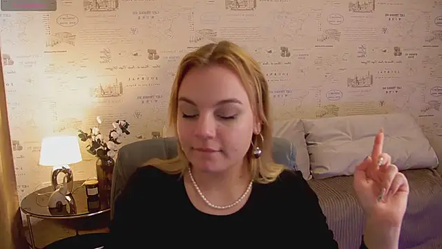 Snapshot of Glow_Margo chatting on May 2026 03:02:02 AM Glow Margo online show from May 2026 03:02:02 AM