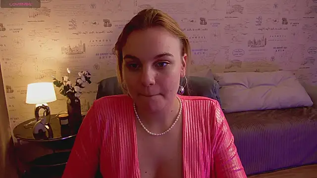 Snapshot of Glow_Margo chatting on May 2026 01:11:02 AM Glow Margo online show from May 2026 01:11:02 AM