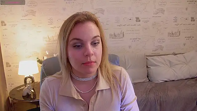 Snapshot of Glow_Margo chatting on May 2026 01:11:01 AM Glow Margo online show from May 2026 01:11:01 AM