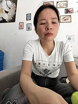 Ivy Trix2 online show from April 2026 02:31:01 AM