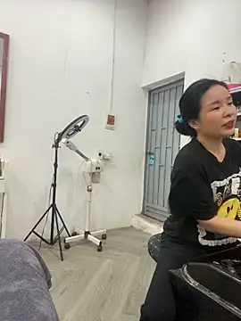 Ivy Trix2 online show from April 2026 09:27:01 AM