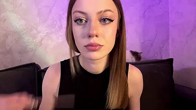 Rosalielue online show from April 2026 08:00:02 PM