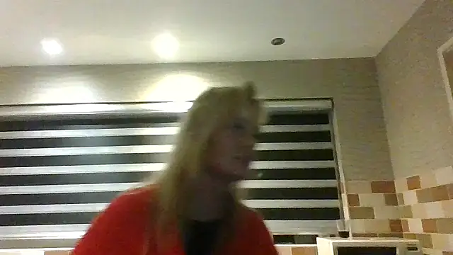 Snapshot of Lisanne30 chatting on February 2026 11:06:01 PM Lisanne30 online show from February 2026 11:06:01 PM