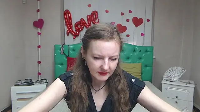 Snapshot of MeganPirs chatting on April 2026 05:08:02 AM MeganPirs online show from April 2026 05:08:02 AM