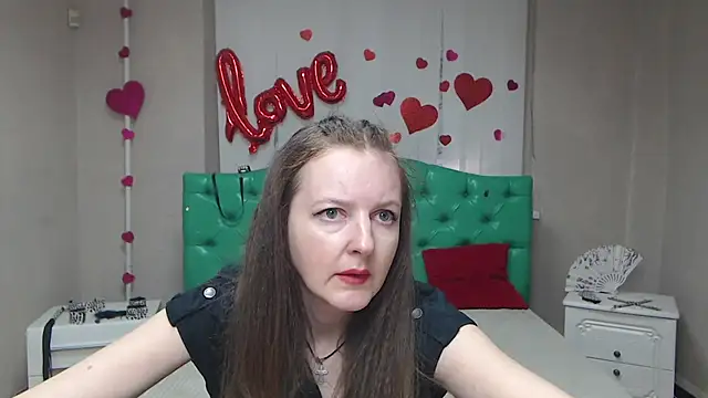 Snapshot of MeganPirs chatting on April 2026 05:13:01 AM MeganPirs online show from April 2026 05:13:01 AM