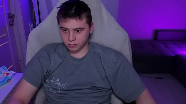 Snapshot of max_sm1th chatting on March 2026 02:01:01 PM max sm1th online show from March 2026 02:01:01 PM