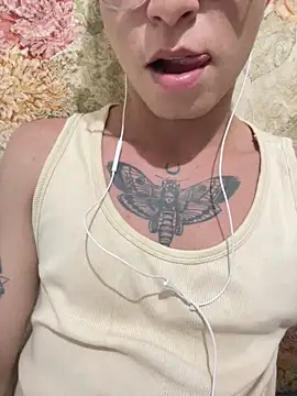 erickmoor2526 online show from February 2026 12:31:01 AM