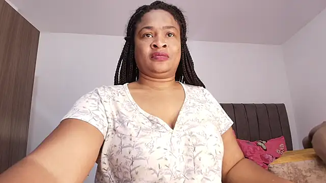 Snapshot of luxy_benet chatting on April 2026 09:21:02 PM luxy benet online show from April 2026 09:21:02 PM
