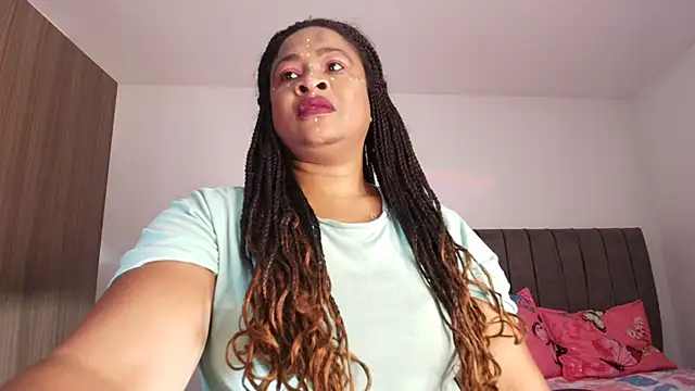 Snapshot of luxy_benet chatting on April 2026 10:10:02 AM luxy benet online show from April 2026 10:10:02 AM