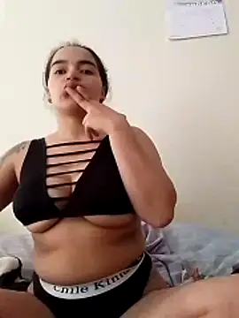 amomentofpassion 1 online show from February 2026 12:16:01 PM