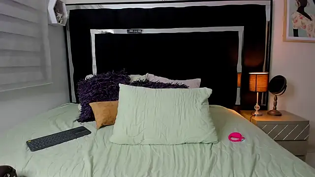 Tiana moon online show from May 2026 11:12:03 PM