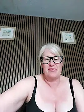 FlirtyFleur-x online show from May 2026 12:55:02 PM