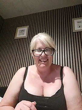 FlirtyFleur-x online show from May 2026 09:42:02 PM