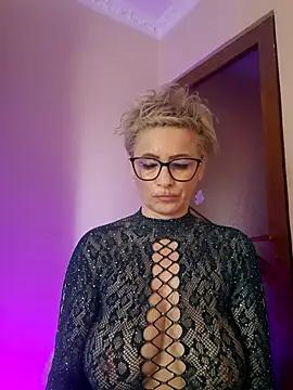 Snapshot of LunaBlaise chatting on May 2026 06:21:03 AM LunaBlaise online show from May 2026 06:21:03 AM