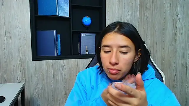 Snapshot of LilyRossi_ chatting on May 2026 12:10:01 PM LilyRossi online show from May 2026 12:10:01 PM