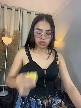 Maii Luna online show from July 2026 12:57:02 PM