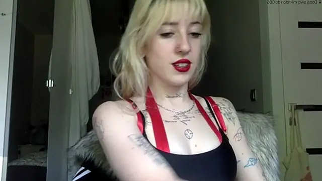 Snapshot of EmmyWet chatting on May 2026 03:41:02 PM EmmyWet online show from May 2026 03:41:02 PM