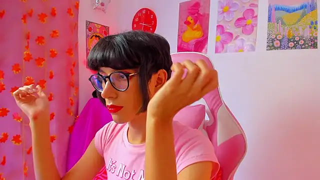 Madeline 21 online show from April 2026 12:17:01 PM