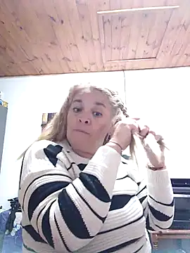 momismilf544 online show from May 2026 11:32:01 PM