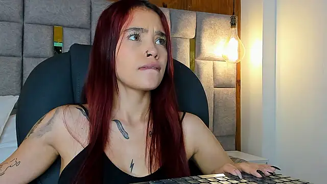 Snapshot of camilaa_smith_ chatting on February 2026 08:53:02 PM camilaa smith online show from February 2026 08:53:02 PM