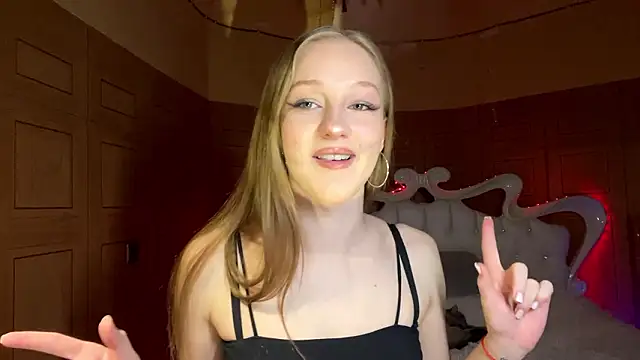 Anika Socutehe online show from March 2026 09:40:02 PM