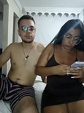 deliciuscam online show from April 2026 03:43:01 AM