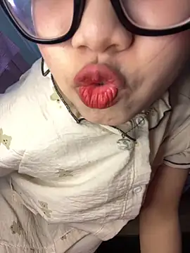 Leeeeiu online show from April 2026 03:22:02 PM