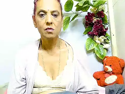 Snapshot of Hot_queen58 chatting on June 2026 05:06:01 AM Hot queen58 online show from June 2026 05:06:01 AM
