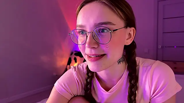 Lolatatee online show from March 2026 01:33:02 AM