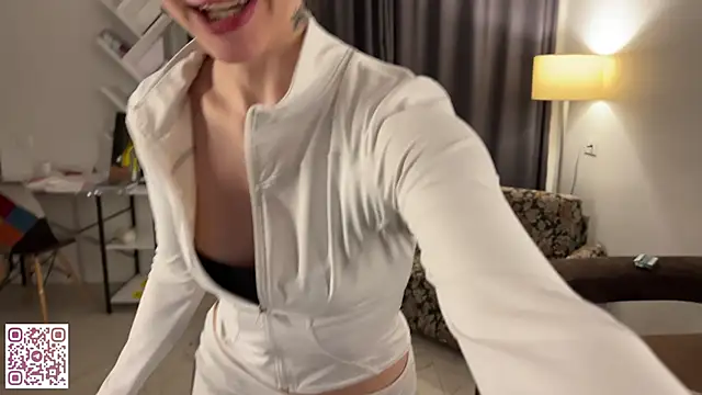 Lolatatee online show from May 2026 05:31:01 PM