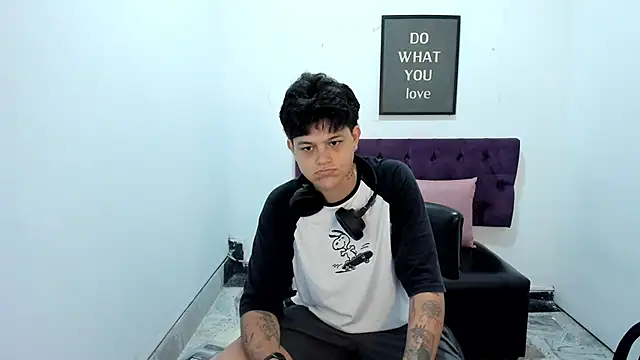 TomBoy Natali online show from April 2026 06:24:02 PM