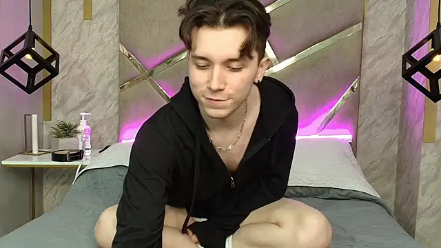 hollannd  online show from April 2026 07:36:01 PM