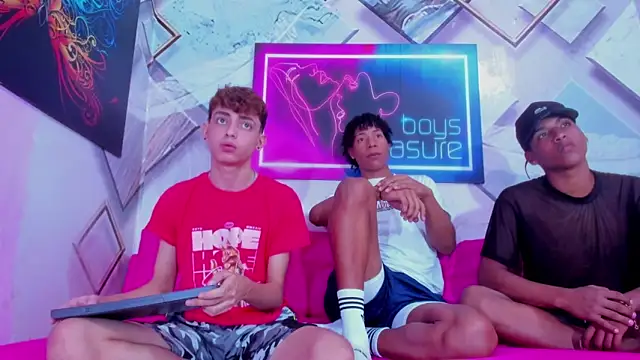 Snapshot of Aron_guys chatting on February 2026 05:03:01 PM Aron guys online show from February 2026 05:03:01 PM