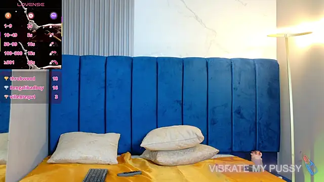 Snapshot of TONINAHAZE_CR chatting on March 2026 05:08:02 AM TONINAHAZE CR online show from March 2026 05:08:02 AM