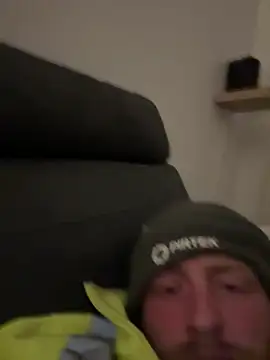 Ollie25195 online show from March 2026 07:32:01 PM