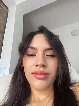 Mia-villalobos online show from May 2026 01:29:02 PM