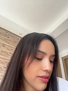 Mia-villalobos online show from May 2026 02:26:01 PM