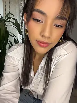Mia-villalobos online show from August 2026 03:33:01 PM