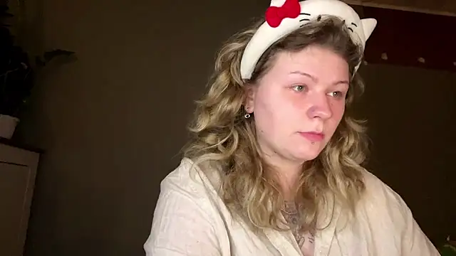 YoungAlina online show from April 2026 10:32:02 PM