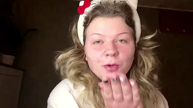 YoungAlina online show from April 2026 08:44:02 PM