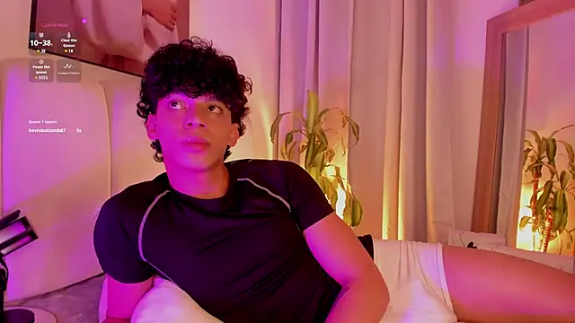 Snapshot of TaylerWhitelll chatting on March 2026 01:55:02 AM TaylerWhitelll online show from March 2026 01:55:02 AM