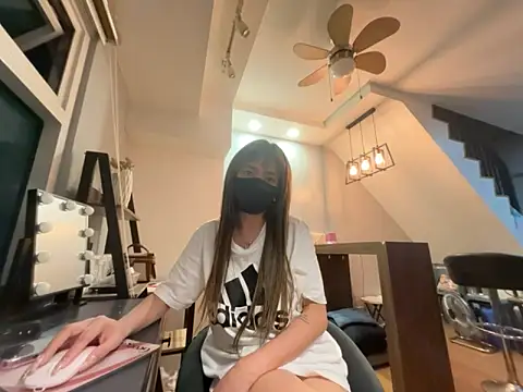 strawberryblossom93 online show from April 2026 04:26:01 PM