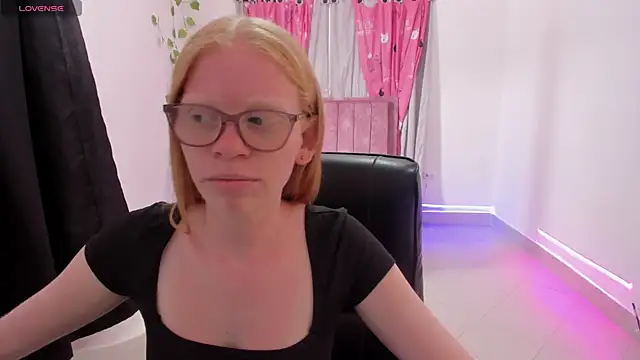 Albingirl online show from April 2026 08:20:02 PM