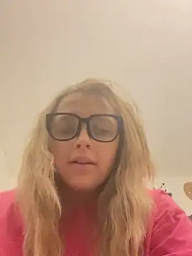 Snapshot of imkhloe chatting on February 2026 11:28:02 PM imkhloe online show from February 2026 11:28:02 PM